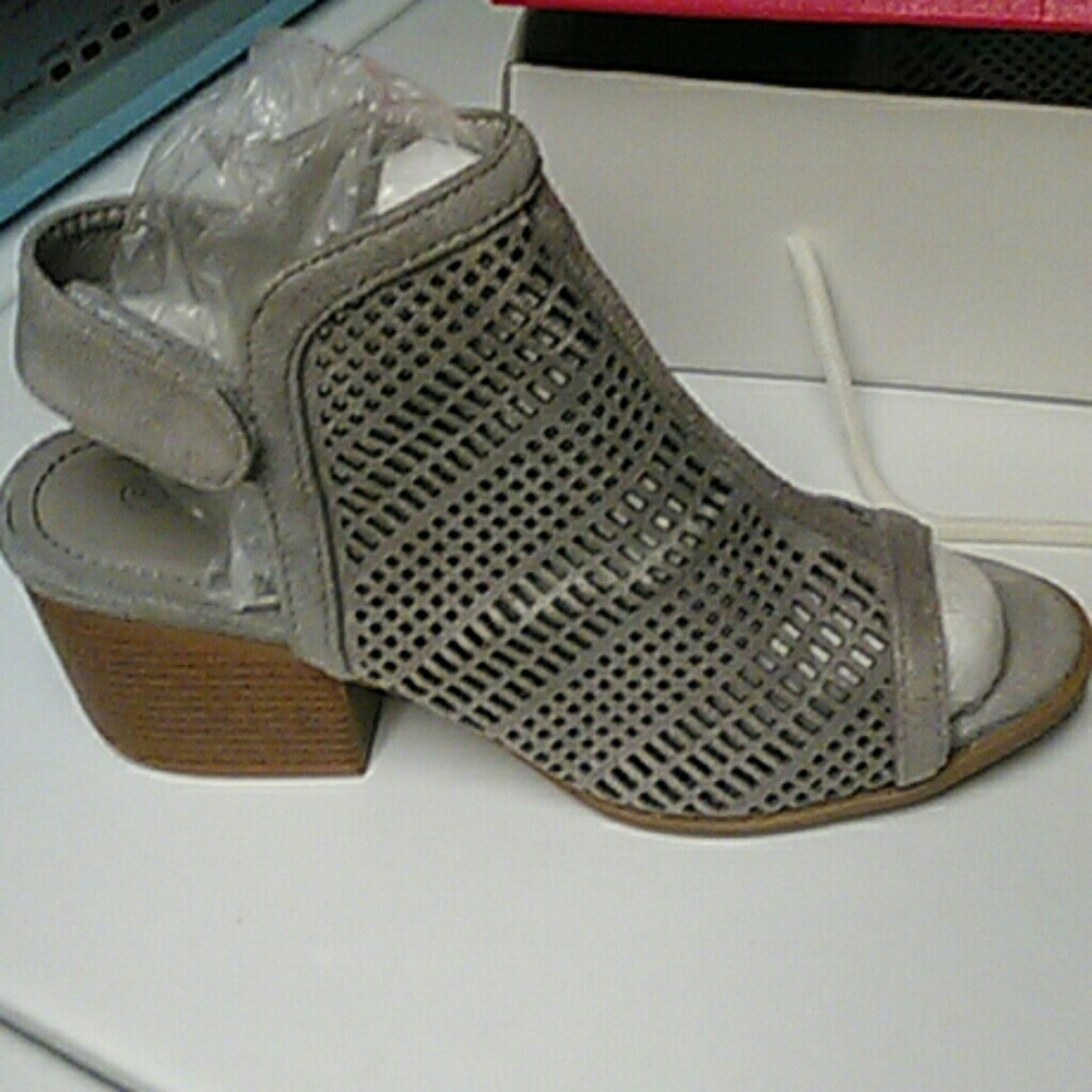 Sandals - Picture 3 of 3